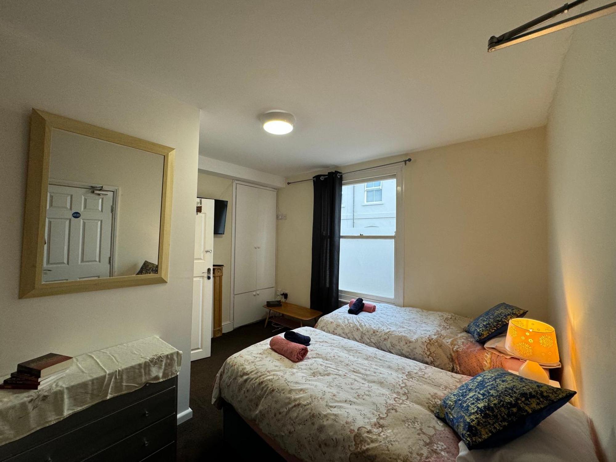 Comfortable Home Away From Home, Town Centre, Free Parking,Multiple Rooms Cheltenham Zewnętrze zdjęcie
