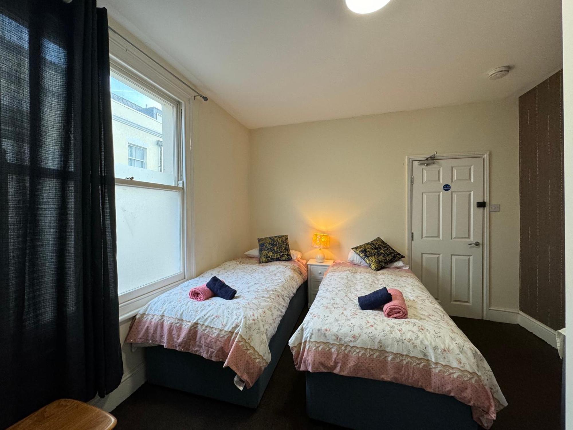 Comfortable Home Away From Home, Town Centre, Free Parking,Multiple Rooms Cheltenham Zewnętrze zdjęcie
