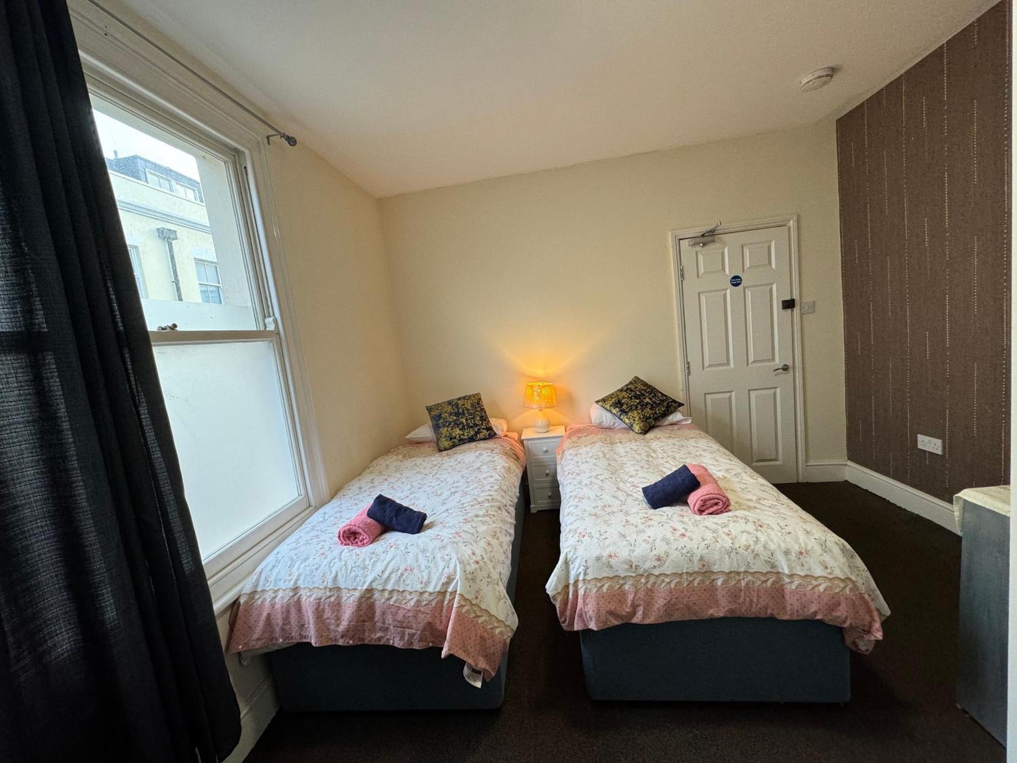 Comfortable Home Away From Home, Town Centre, Free Parking,Multiple Rooms Cheltenham Zewnętrze zdjęcie